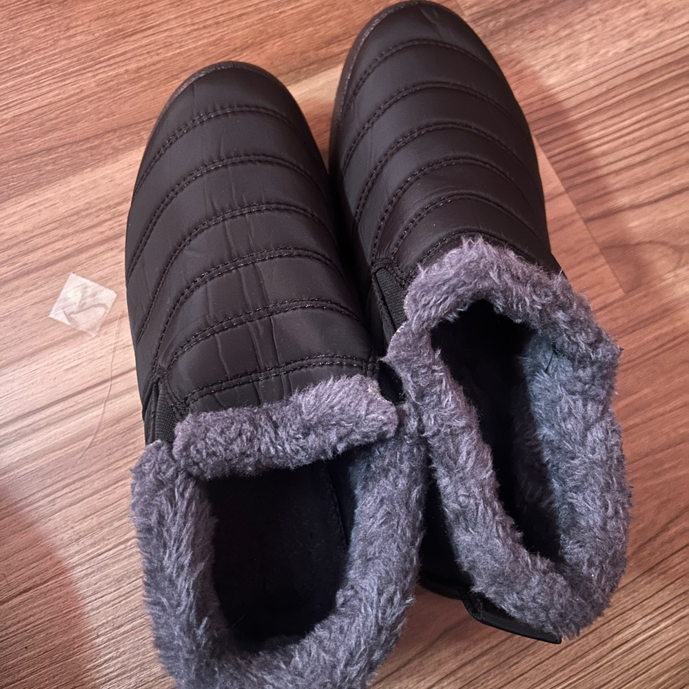Women,s winter boots with Black waterproof warm lining size 9.5us/42